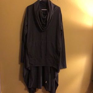 Hi-low gray front pocket light sweatshirt